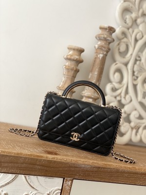  Handbag   Chanel 81207  size  19 cm  