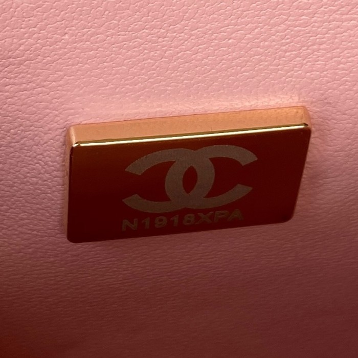  Handbag  Chanel AS3315  size  15x9.5x4.5 cm