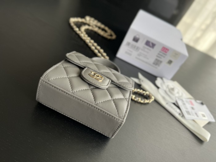  Handbag   Chanel  AP2682   size  11cmx11cmx4 cm  