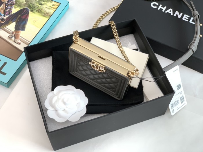 Handbag Chanel  size  11*7.5*2.4 cm