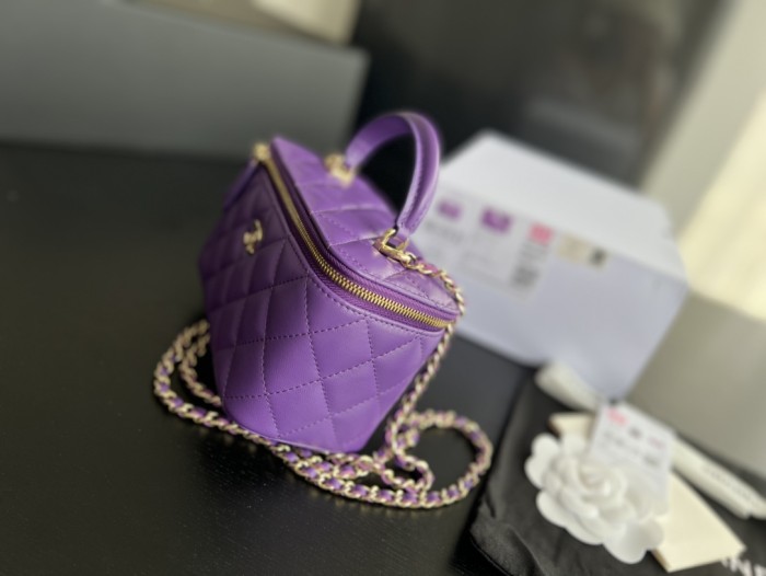  Handbag  Chanel  AP2199 size 17cmx9.5cmx8 cm