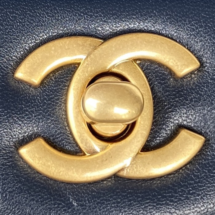  Handbag  Chanel  AS2431  size  20x12x6 cm