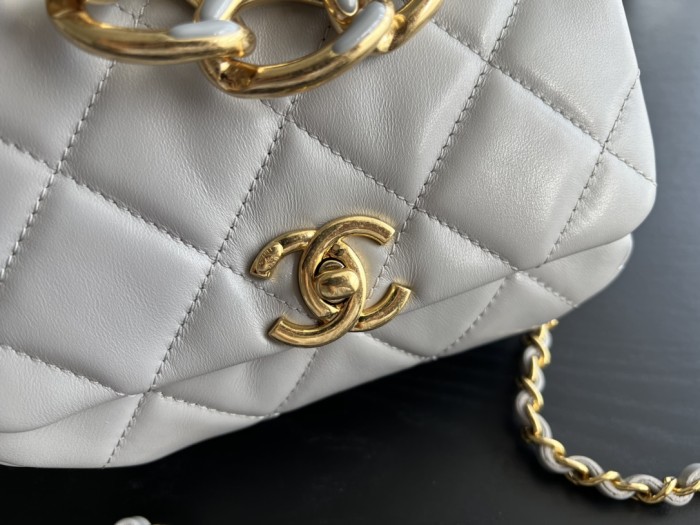 Handbag  Chanel   3366  size  17cmx8.5cmx11.5 cm