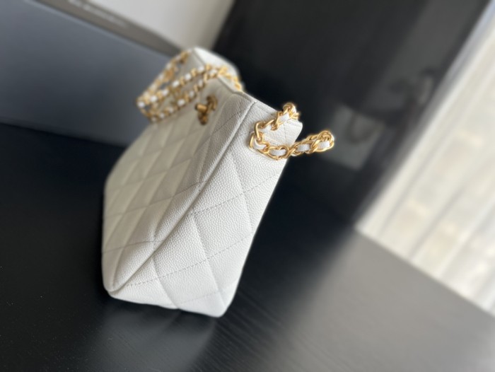  Handbag  Chanel  3223  size  16cmx19cmx8 cm 