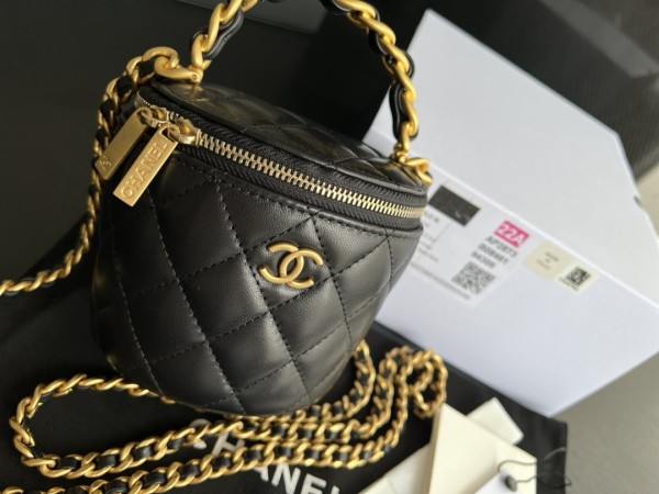  Handbag  Chanel AP2873  size  10.5cmx11.5 cm