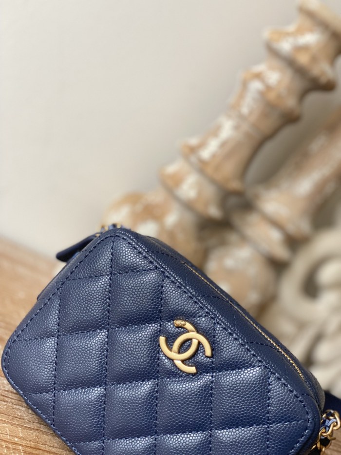  Handbag   Chanel 2858  size 14x10x7 cm