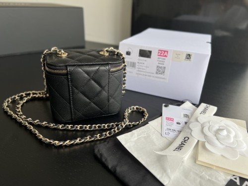  Handbag  Chanel size 8.5cmx11cmx7 cm