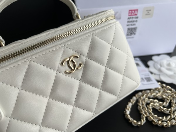  Handbag   Chanel  AP2199  size 17cmx9.5cmx8 cm