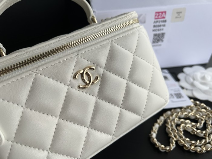  Handbag   Chanel  AP2199  size 17cmx9.5cmx8 cm
