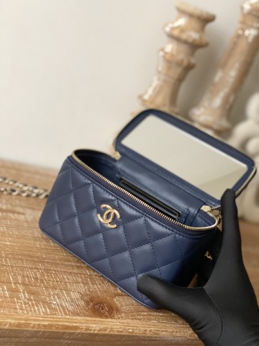  Handbag   Chanel  81208 size 9.5 17 8 cm
