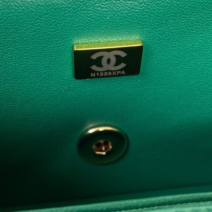  Handbag  Chanel  AS2431  size  20x12x6 cm