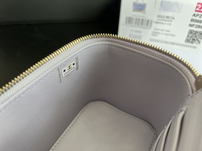  Handbag Chanel  AP2199  size  17cmx9.5cmx8 cm