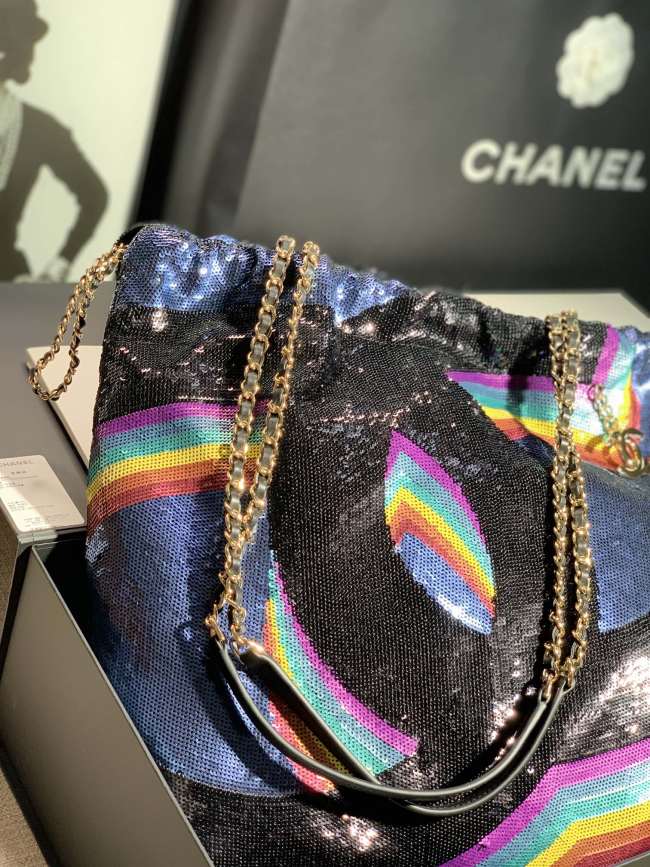  Handbag   Chanel size  39 cm