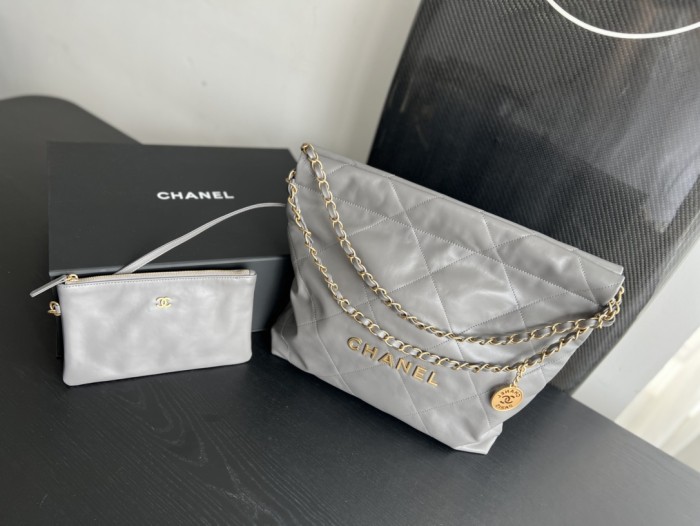  Handbag  Chanel  size  35cmx37cmx7 cm