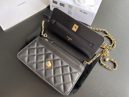  Handbag   Chanel   AP1450  size  19 cm 