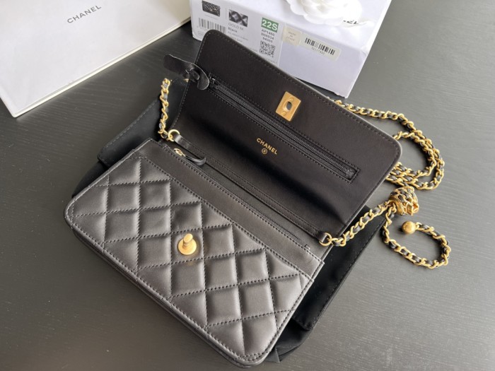  Handbag   Chanel   AP1450  size  19 cm 