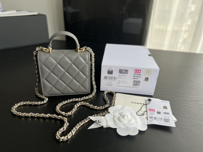  Handbag   Chanel  AP2682   size  11cmx11cmx4 cm  