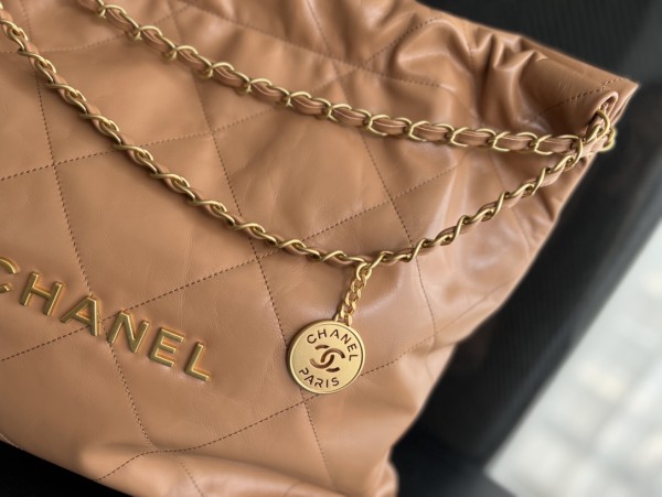  Handbag   Chanel  size  39cmx42cmx8 cm