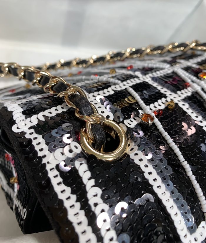  Handbag  Chanel  size 19 Cm