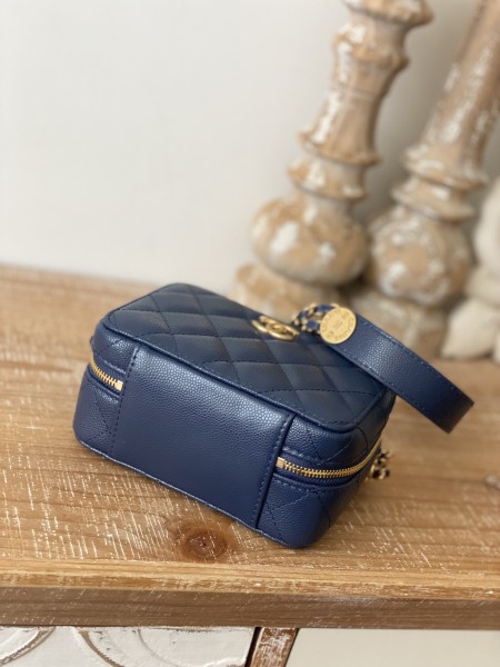  Handbag   Chanel 2858  size 14x10x7 cm