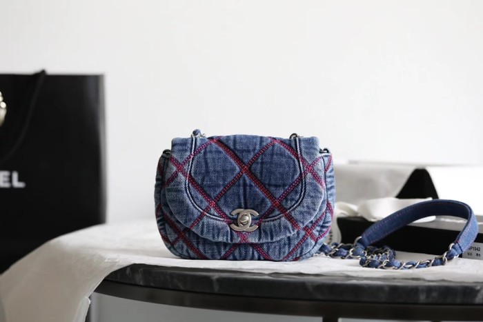  Handbag   Chanel  size  22 cm