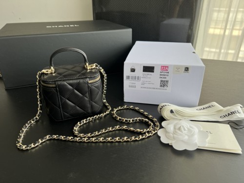  Handbag   Chanel AP2198 size  11cmx8.5cmx7 cm