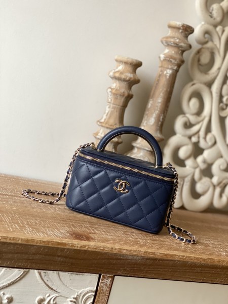  Handbag   Chanel  81208 size 9.5 17 8 cm
