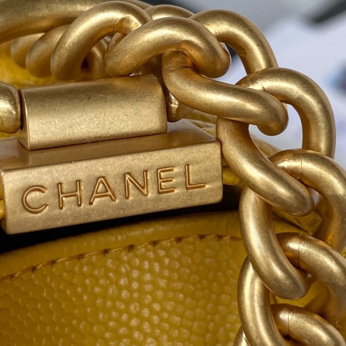  Handbag  Chanel AS3350  size  18x12.5x6 cm