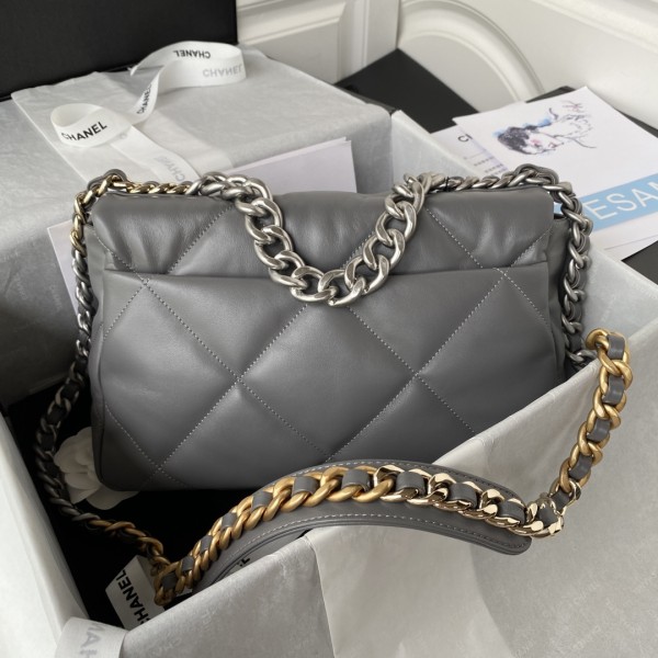  Handbag  Chanel  size 30 cm
