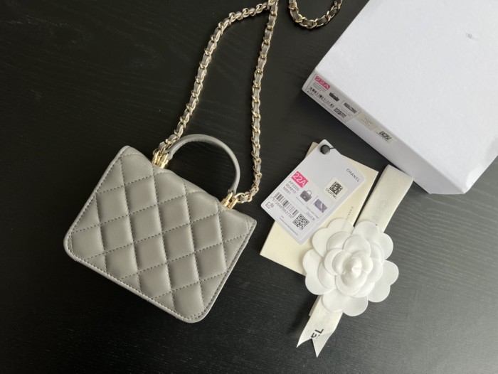  Handbag   Chanel AP2200  size  12.5cmx9.5 cm