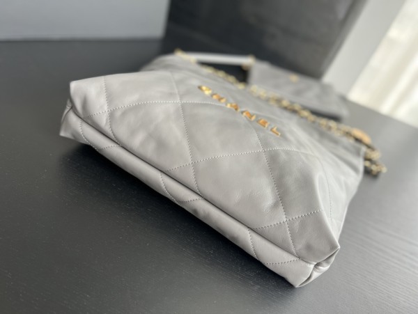  Handbag  Chanel  size  35cmx37cmx7 cm