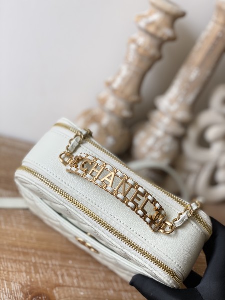  Handbag   Chanel  AP3222  size 19*13.5*7  cm