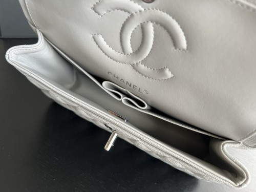 Handbag  Chanel  size 23 cm