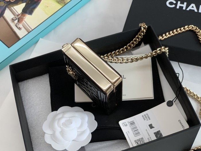 Handbag Chanel  size  11*7.5*2.4 cm