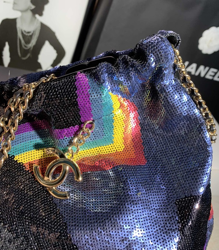  Handbag   Chanel size  39 cm