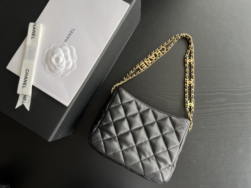  Handbag   Chanel  3223  size  16cmx19cmx8 cm