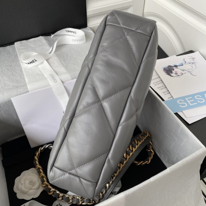  Handbag  Chanel  size 30 cm