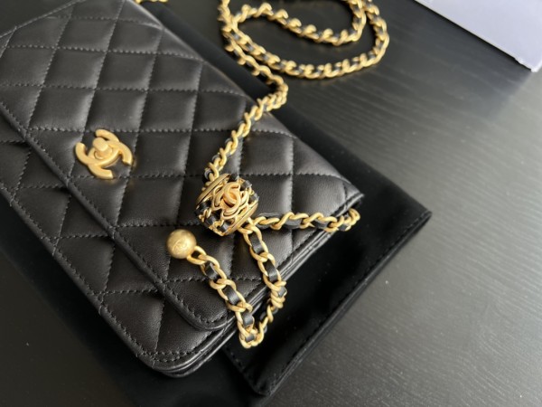  Handbag   Chanel   AP1450  size  19 cm 
