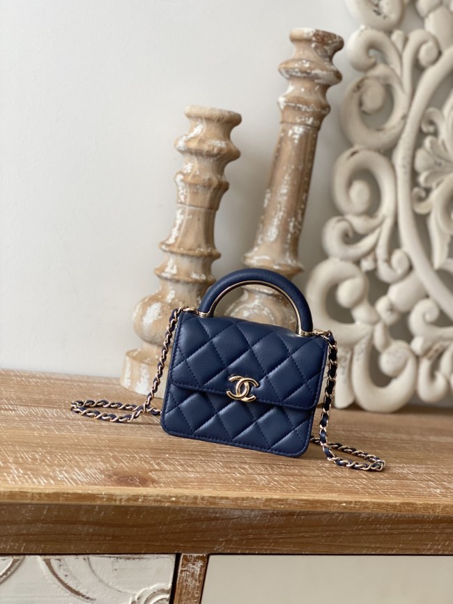 Handbag  Chanel 81209 size 12.5 cm