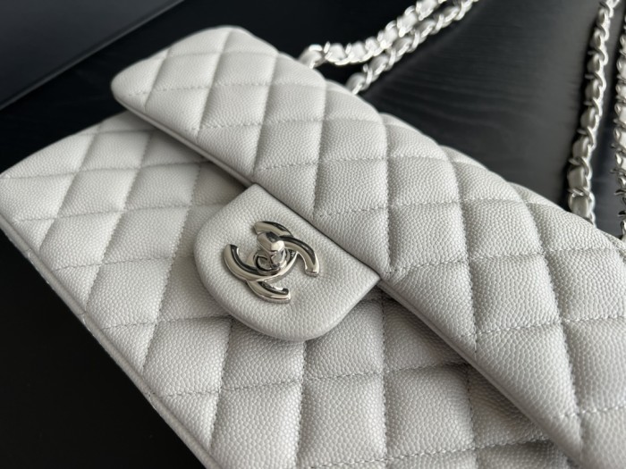 Handbag  Chanel  size 23 cm