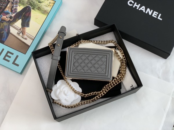 Handbag Chanel  size  11*7.5*2.4 cm