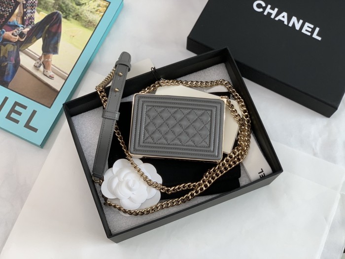 Handbag Chanel  size  11*7.5*2.4 cm