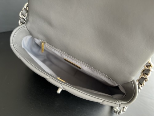  Handbag   Chanel 1160  size  26cmx16cmx9 cm 