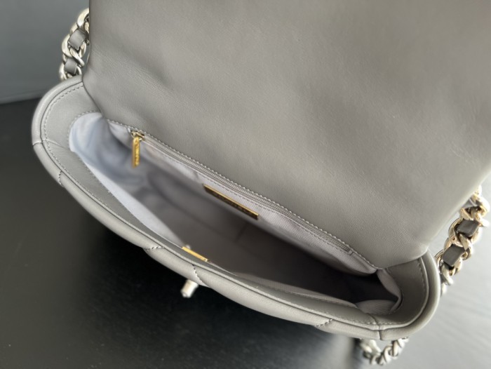  Handbag   Chanel 1160  size  26cmx16cmx9 cm 