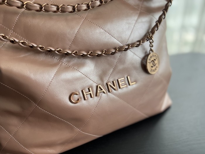  Handbag  Chanel  size  39cmx42cmx8 cm