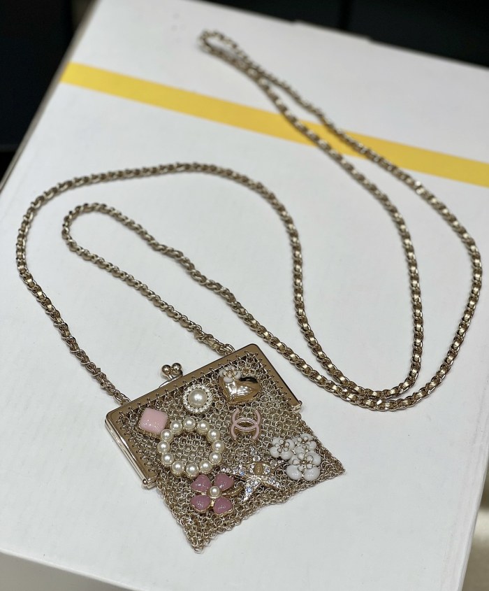  Handbag  Chanel 2890  size  7*7 cm