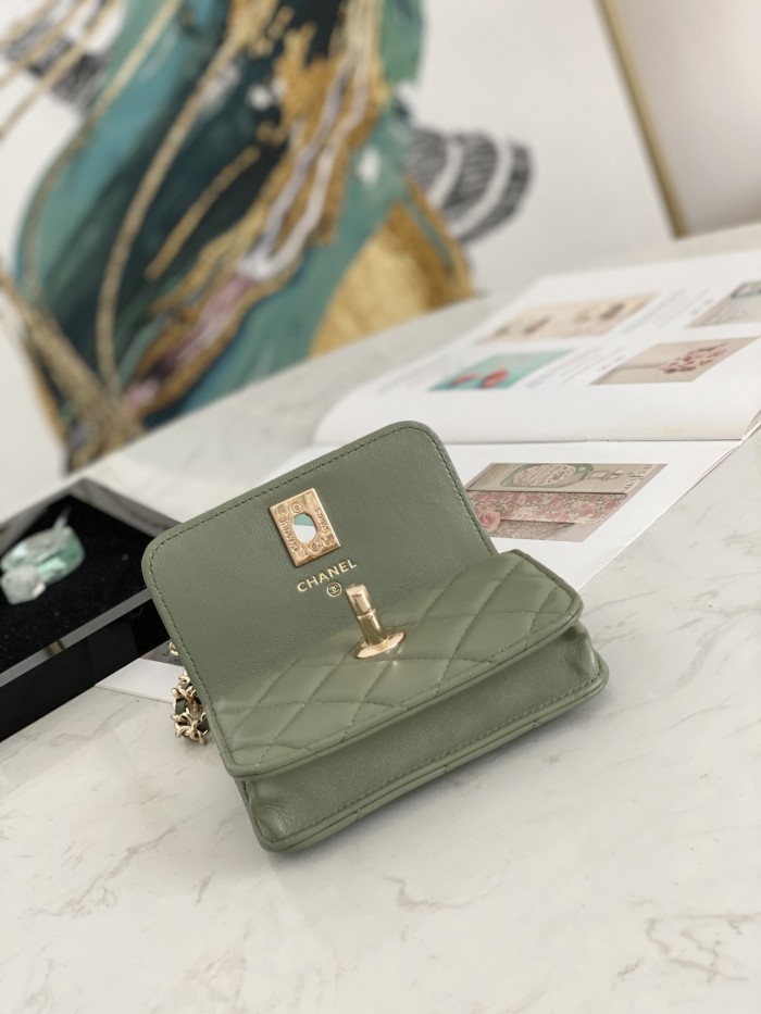  Handbag  Chanel  82768  size  12.5 2.5 9 cm