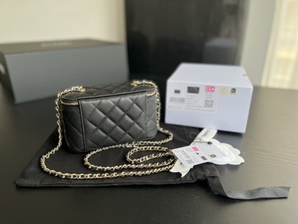  Handbag  Chanel  size  16cmx8cmx10 cm