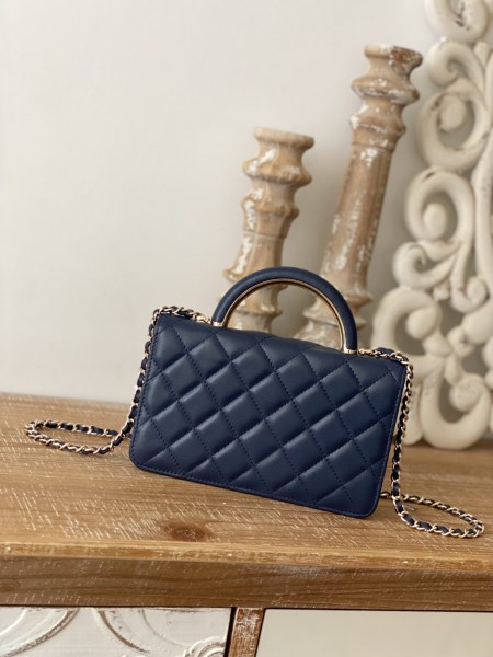  Handbag   Chanel  81207  size 19 cm 