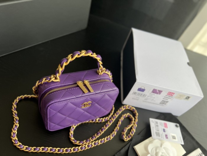  Handbag   Chanel  AP2874  size  13.5cmx8.5cmx6 cm 